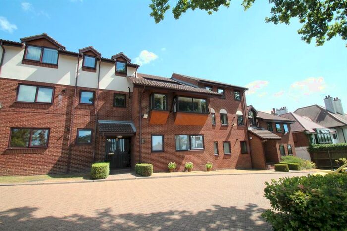 2 Bedroom Flat To Rent In Eversley Park Road, Winchmore Hill, London, N21