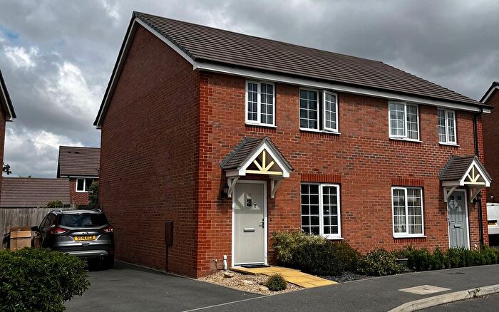 3 Bedroom Semi-detached House For Sale In Harvest Way, Warwickshire, Nuneaton, CV10