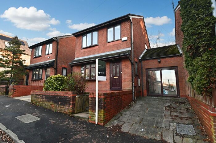 3 Bedroom Link Detached House For Sale In Elliott Street, Tyldesley, M29
