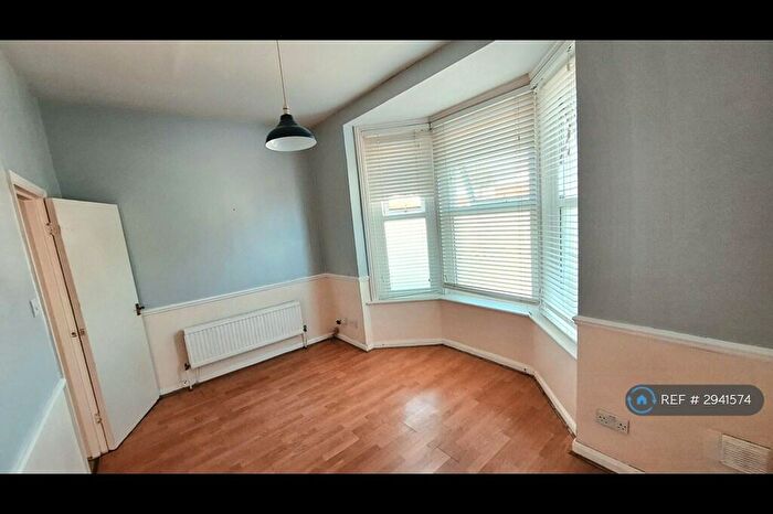 1 Bedroom Flat To Rent In Palace Grove, Bromley, BR1