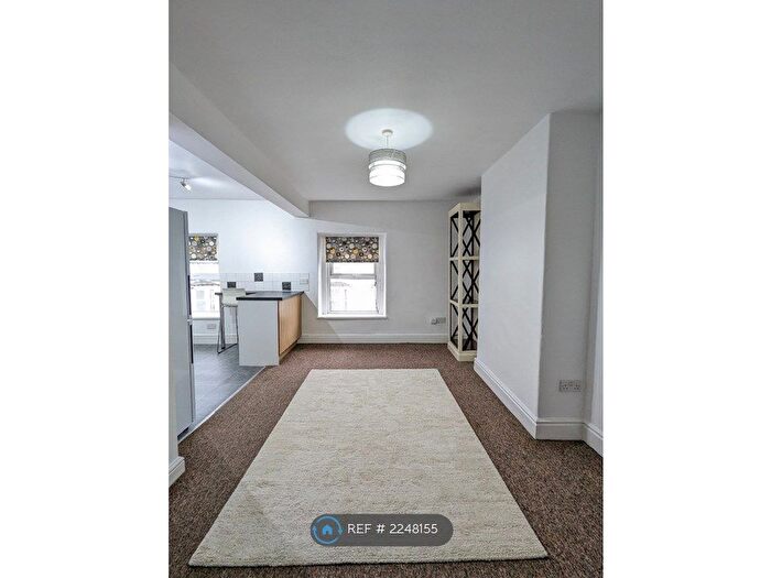 2 Bedroom Flat To Rent In Clifton Road, Llandudno, LL30