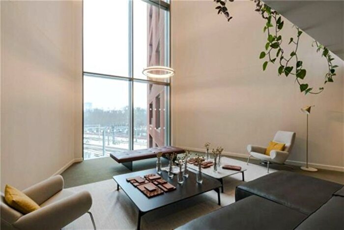 1 Bedroom Flat To Rent In Tapestry Apartments, Canal Reach, Kings Cross, London, N1C