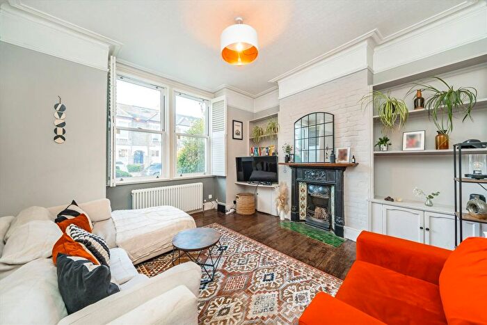 2 Bedroom Flat To Rent In Byton Road, Tooting, SW17