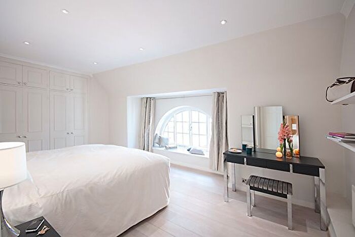 3 Bedroom Flat To Rent In Stratton Street, London, W1J