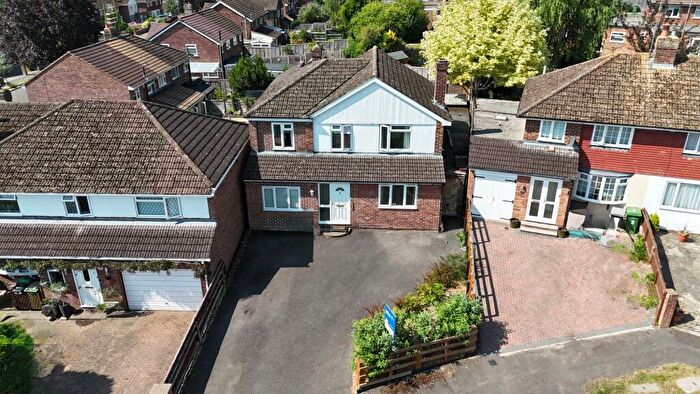 5 Bedroom Detached House For Sale In Bowfell Close, Tilehurst, RG31