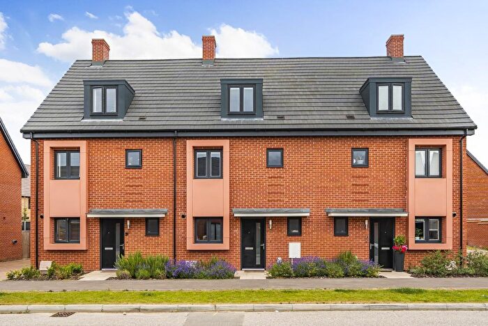 4 Bedroom Town House For Sale In Heritage Road, Kingsnorth, Ashford, TN25