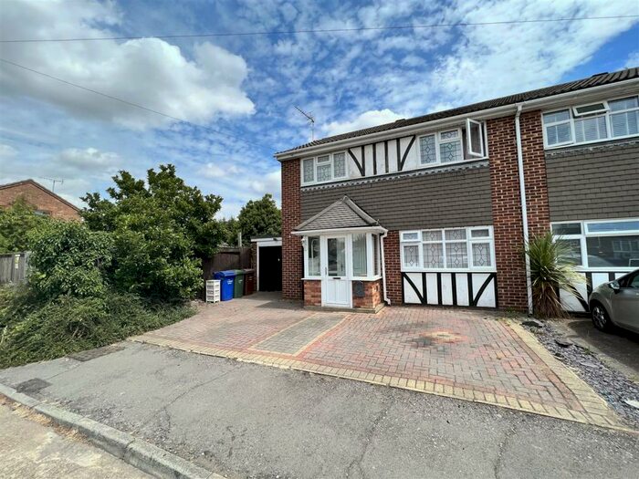 3 Bedroom Semi-Detached House To Rent In Pinewood Close, Stanford-Le-Hope, SS17