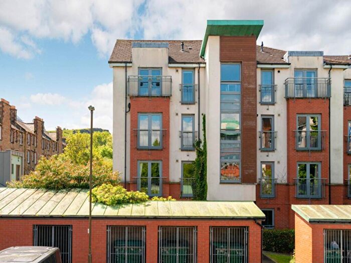 2 Bedroom Flat To Rent In Tytler Court, Milton Street, Edinburgh, EH8