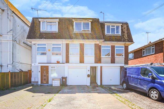 3 Bedroom Town House To Rent In Penfold Road, Clacton-On-Sea, CO15