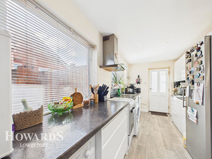 4 Bedroom Semi-Detached Bungalow For Sale In Loxley Road, Lowestoft, NR33