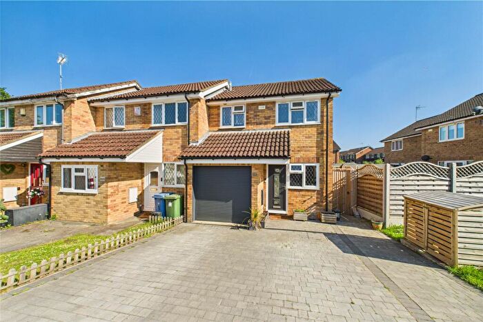 2 Bedroom End Of Terrace House For Sale In Simmonds Close, Bracknell, Berkshire, RG42