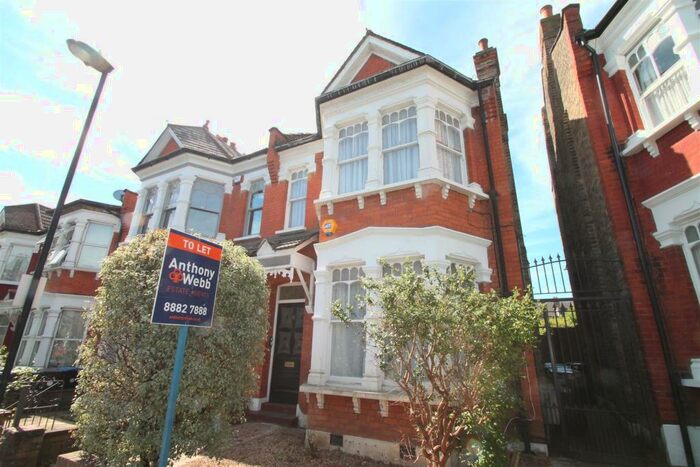 2 Bedroom Flat To Rent In Osborne Road, Palmers Green, London, N13