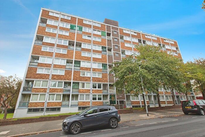 2 Bedroom Maisonette For Sale In Kingsman Street, London, SE18