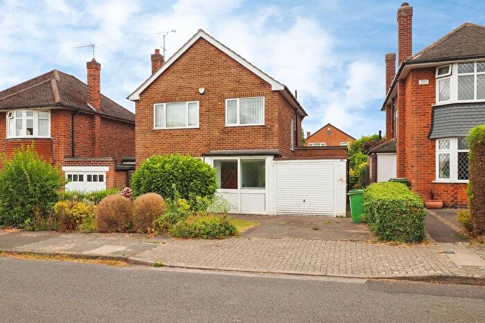 3 Bedroom Detached House For Sale In Templeoak Drive, Wollaton, Nottinghamshire, NG8