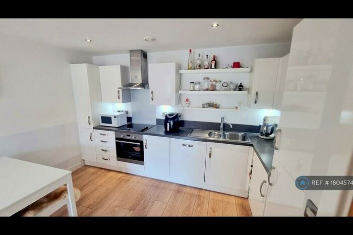 1 Bedroom Flat To Rent In Chapel Court, Romford, RM7