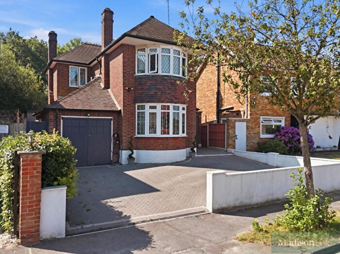 3 Bedroom Detached House For Sale In Newlands Road, Woodford Green, IG8