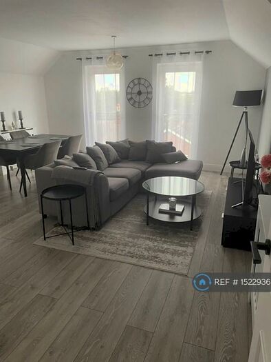 2 Bedroom Penthouse To Rent In The Quadrangle, Horley, RH6