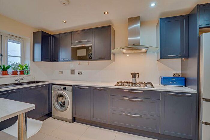3 Bedroom Semi-Detached House For Sale In Admirals Road, Southampton, SO31