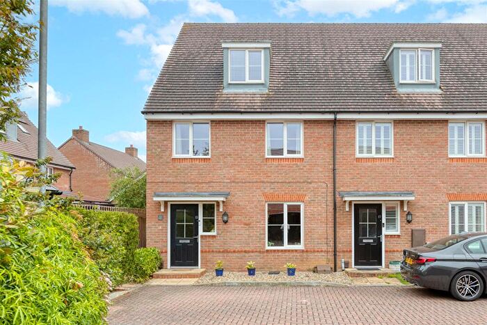 4 Bedroom Town House For Sale In Hawthorn Croft, Stotfold, SG5