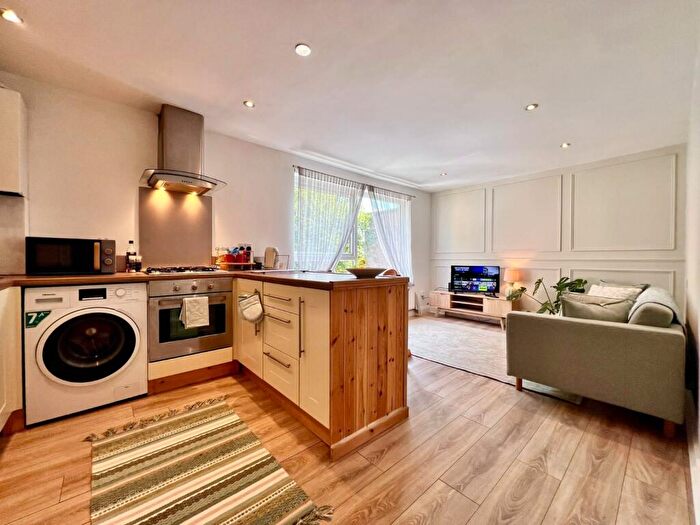 2 Bedroom Flat To Rent In Weetwood House Court, Leeds, West Yorkshire, LS16