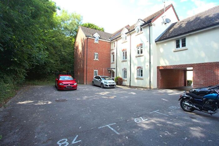 2 Bedroom Apartment For Sale In Crestwood View, Eastleigh, SO50