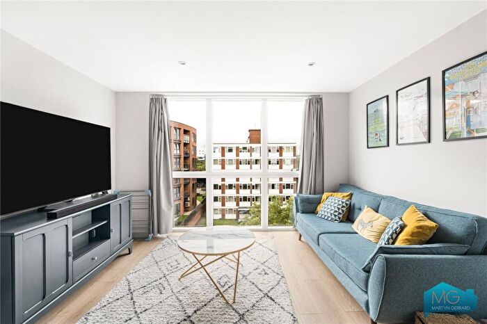 2 Bedroom Apartment For Sale In Shakespeare Road, London, N3