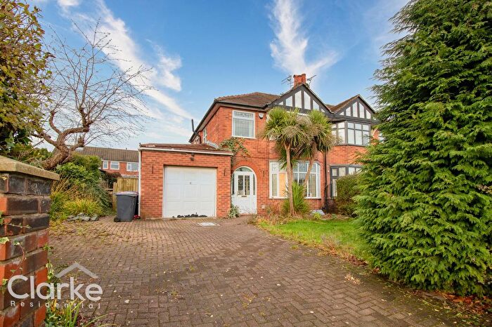 3 Bedroom Semi-Detached House For Sale In Leigh Road, Worsley, M28