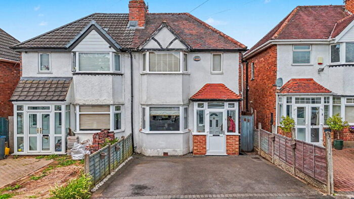 3 Bedroom Semi-Detached House For Sale In Woodvale Road, Hall Green, Birmingham, B28