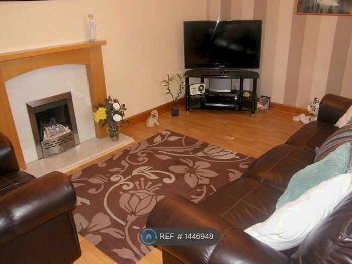 3 Bedroom Semi-Detached House To Rent In Trowbridge Drive, Manchester, M40
