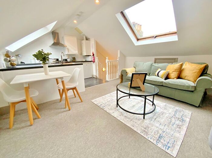 1 Bedroom Flat To Rent In Iffley Road, Hammersmith, W6