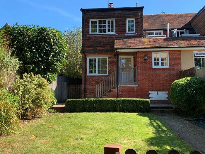 3 Bedroom Semi-Detached House To Rent In Pathfields Haslemere, GU27