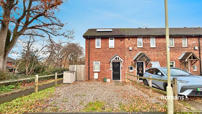 2 Bedroom End Of Terrace House For Sale In Mortimer Gardens, Tadley, Hampshire, RG26