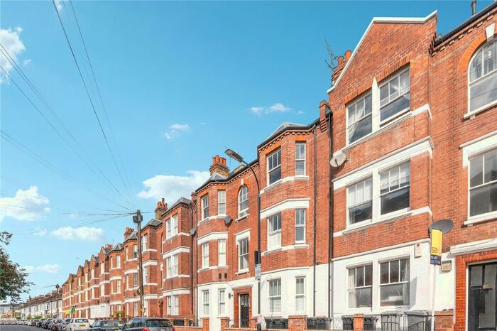 2 Bedroom Flat To Rent In Vera Road, London, SW6
