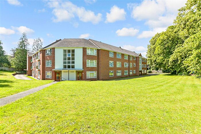 3 Bedroom Flat For Sale In Wray Common Road, Reigate, Surrey, RH2