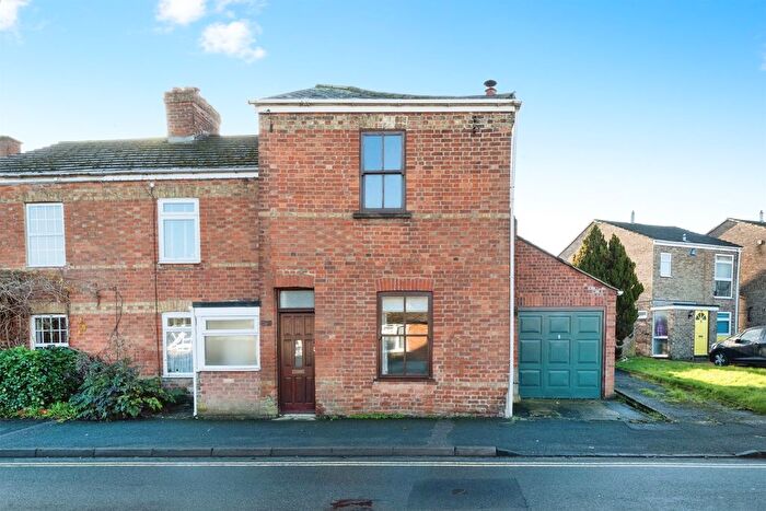 2 Bedroom End Terrace House For Sale In Blake Road, Bicester, OX26