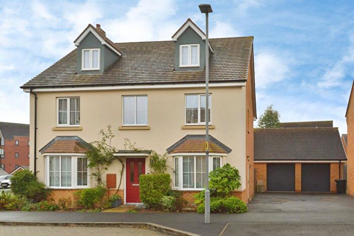 5 Bedroom Detached House For Sale In Whitecastle Way, Kingsmead, Milton Keynes, MK4
