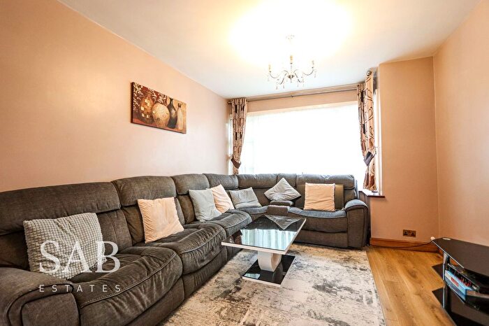 4 Bedroom Semi-Detached House To Rent In Neal Avenue, Southall, UB1