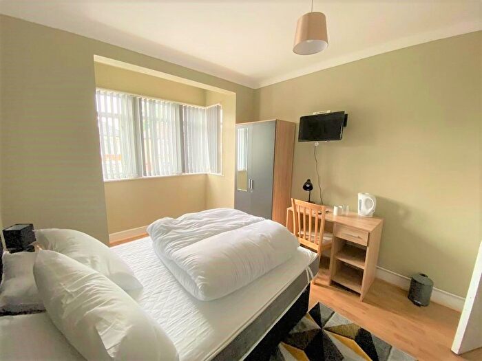 7 Bedroom Semi-Detached House To Rent In Park Road, Ilford, IG1