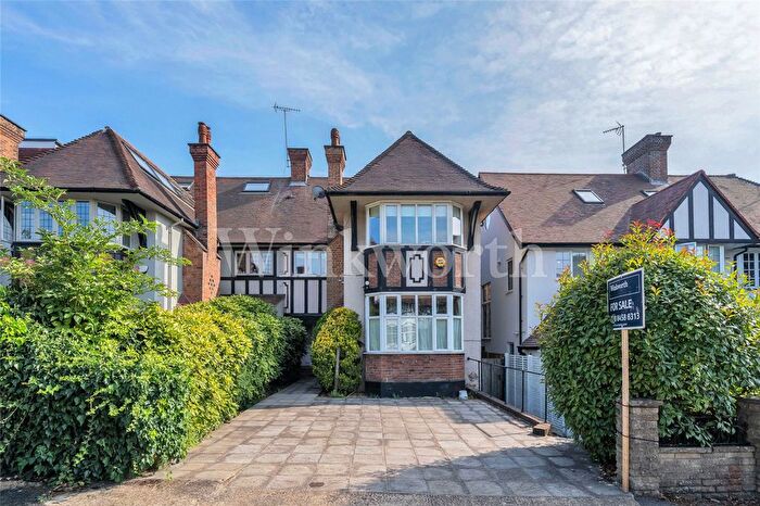 4 Bedroom Semi-Detached House For Sale In Dunstan Road, London, NW11