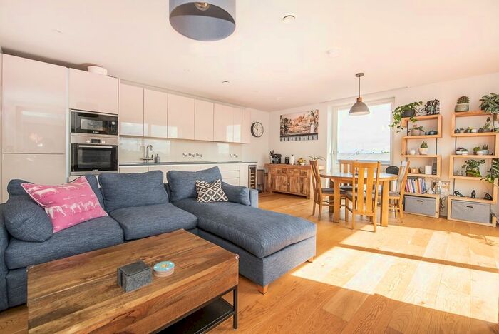 2 Bedroom Flat To Rent In Paddlers Avenue, Brentford, TW8