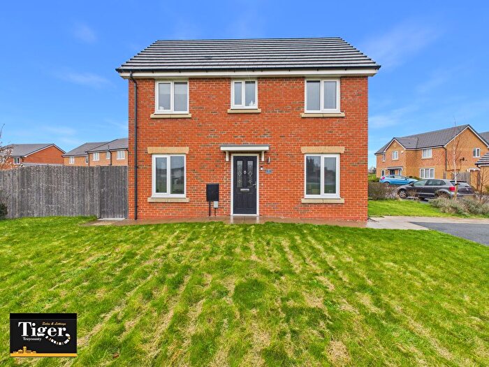 3 Bedroom Semi-detached House For Sale In Pankhurst Way, Blackpool, FY4
