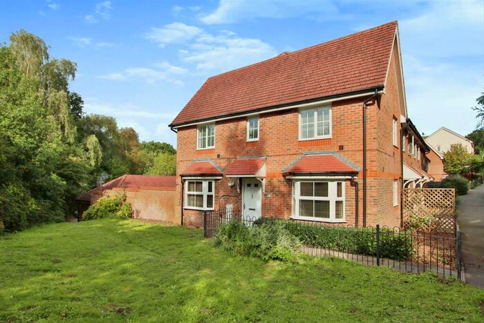 3 Bedroom End Of Terrace House To Rent In Mescott Meadows, Hedge End, SO30