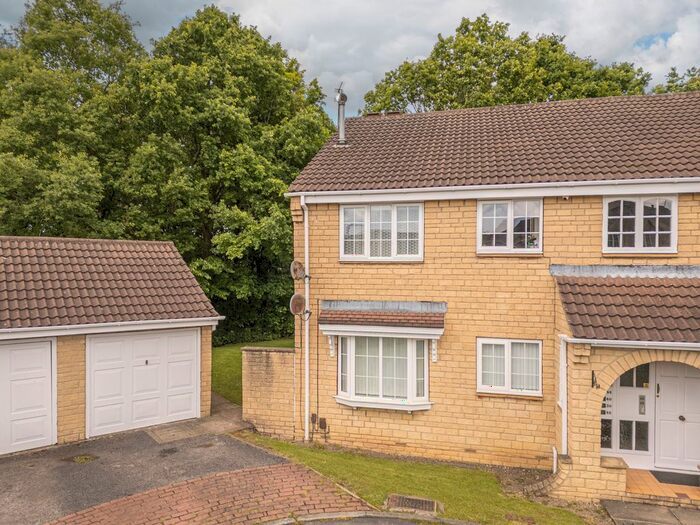 2 Bedroom Flat To Rent In Oakdene Drive, Alwoodley, Leeds, LS17