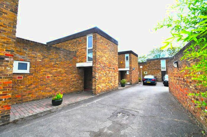 3 Bedroom Terraced House To Rent In Acacia Grove, New Malden, KT3