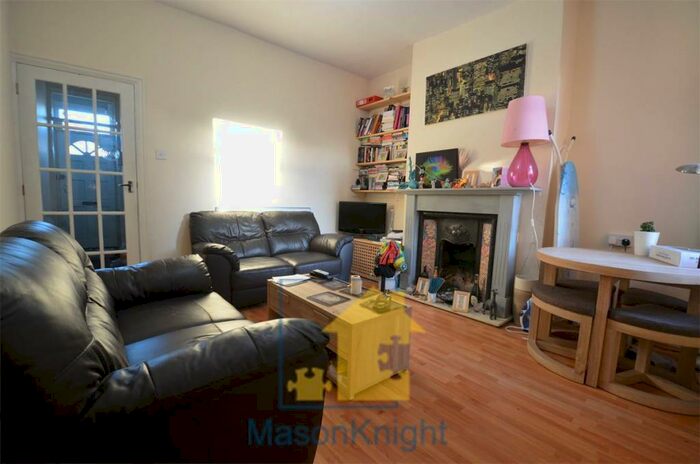 4 Bedroom Terraced House To Rent In / Academic Year Lovely Double Bedroom Student House, Warwards Lane, Selly Oak, Free Ultrafast M Broadband, B29