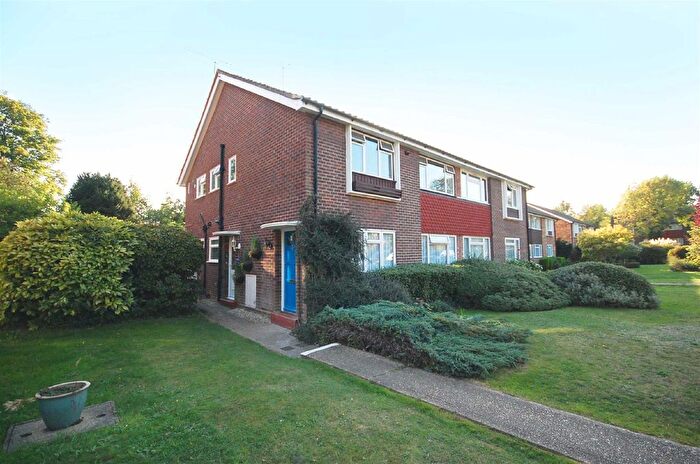2 Bedroom Maisonette For Sale In Abbey Close, Pinner, HA5