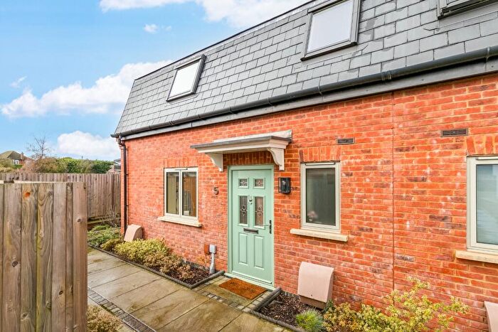 1 Bedroom Maisonette For Sale In Field View Court, New Road, Welwyn Garden City, Hertfordshire, AL8