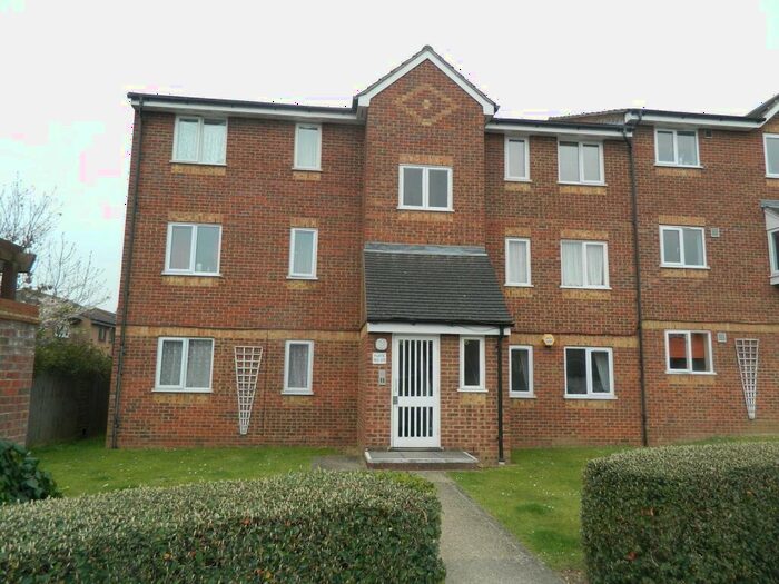 1 Bedroom Flat To Rent In Walpole Road, Cippenham, Berkshire, SL1