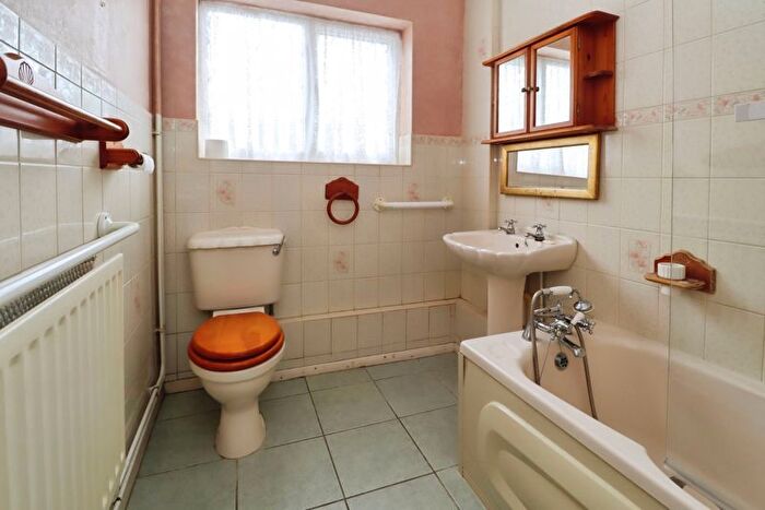 2 Bedroom Bungalow For Sale In Samsons Road, Brightlingsea, CO7