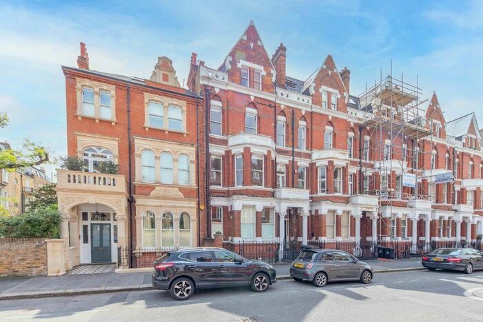 2 Bedroom Flat To Rent In Addison Gardens, London, W14